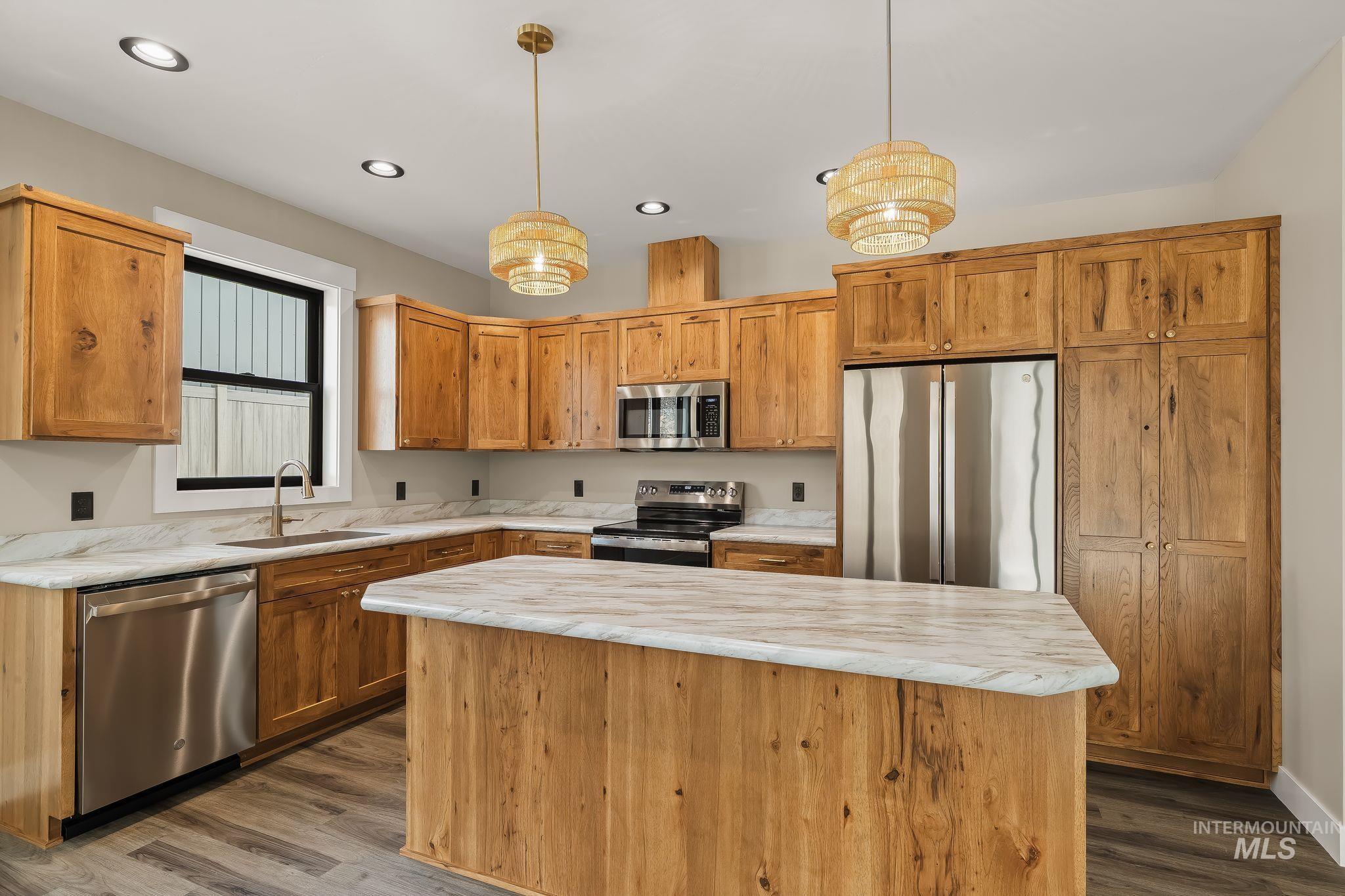 1685 Bennett Hill Drive, Clarkston, Washington 99403, 2 Bedrooms, 2 Bathrooms, Residential For Sale, Price $475,000,MLS 98997157