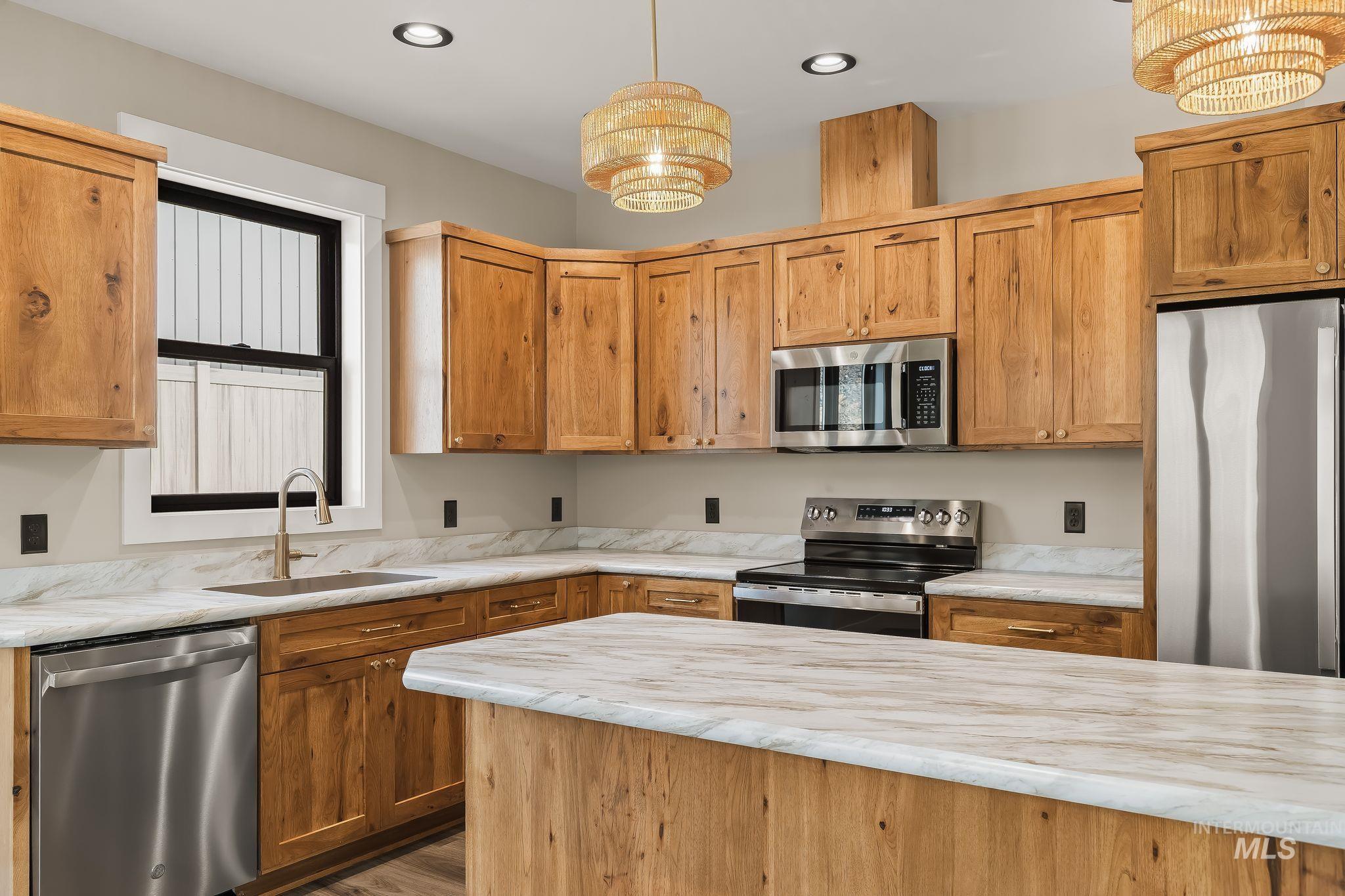 1685 Bennett Hill Drive, Clarkston, Washington 99403, 2 Bedrooms, 2 Bathrooms, Residential For Sale, Price $475,000,MLS 98997157