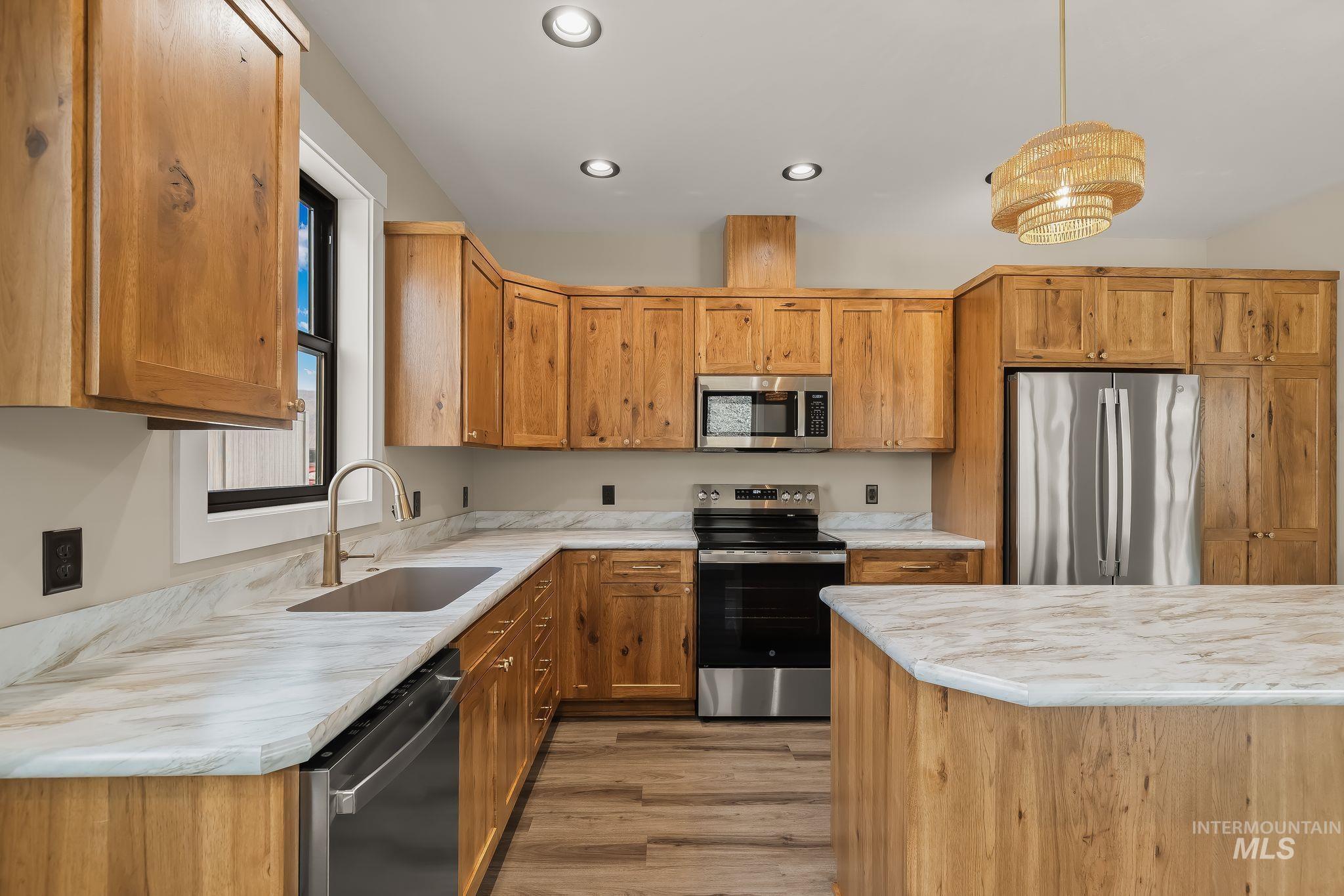 1685 Bennett Hill Drive, Clarkston, Washington 99403, 2 Bedrooms, 2 Bathrooms, Residential For Sale, Price $475,000,MLS 98997157