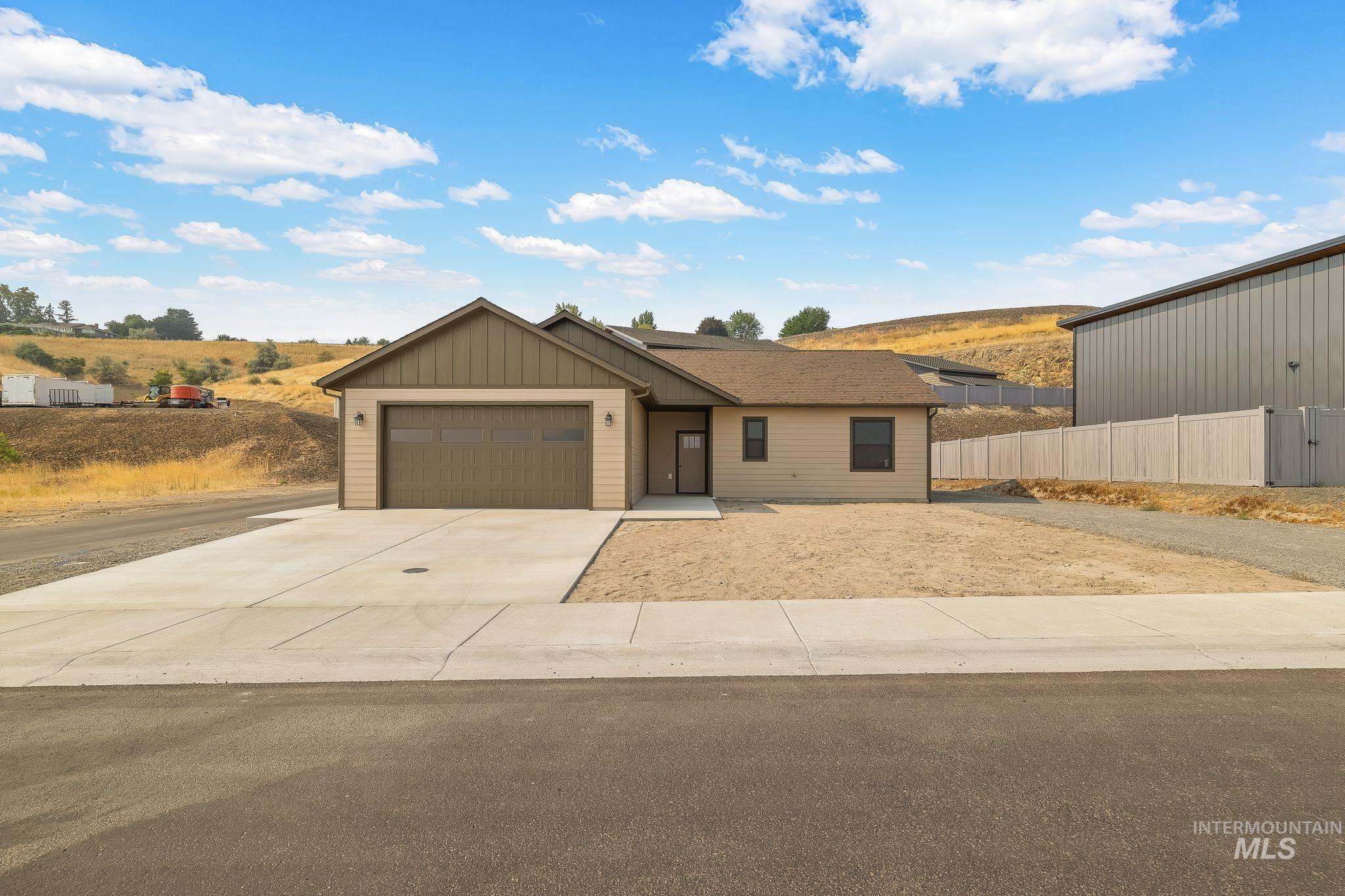 1685 Bennett Hill Drive, Clarkston, Washington 99403, 2 Bedrooms, 2 Bathrooms, Residential For Sale, Price $475,000,MLS 98997157