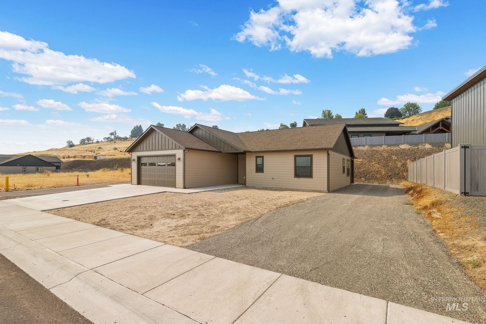 1685 Bennett Hill Drive, Clarkston, Washington 99403, 2 Bedrooms, 2 Bathrooms, Residential For Sale, Price $475,000,MLS 98997157