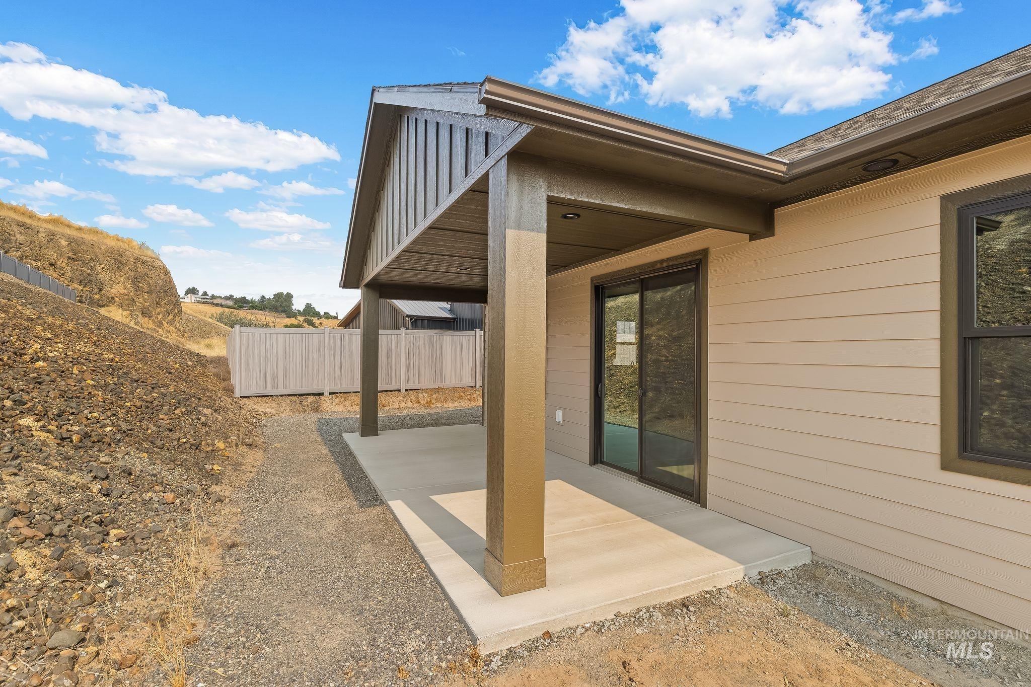 1685 Bennett Hill Drive, Clarkston, Washington 99403, 2 Bedrooms, 2 Bathrooms, Residential For Sale, Price $475,000,MLS 98997157