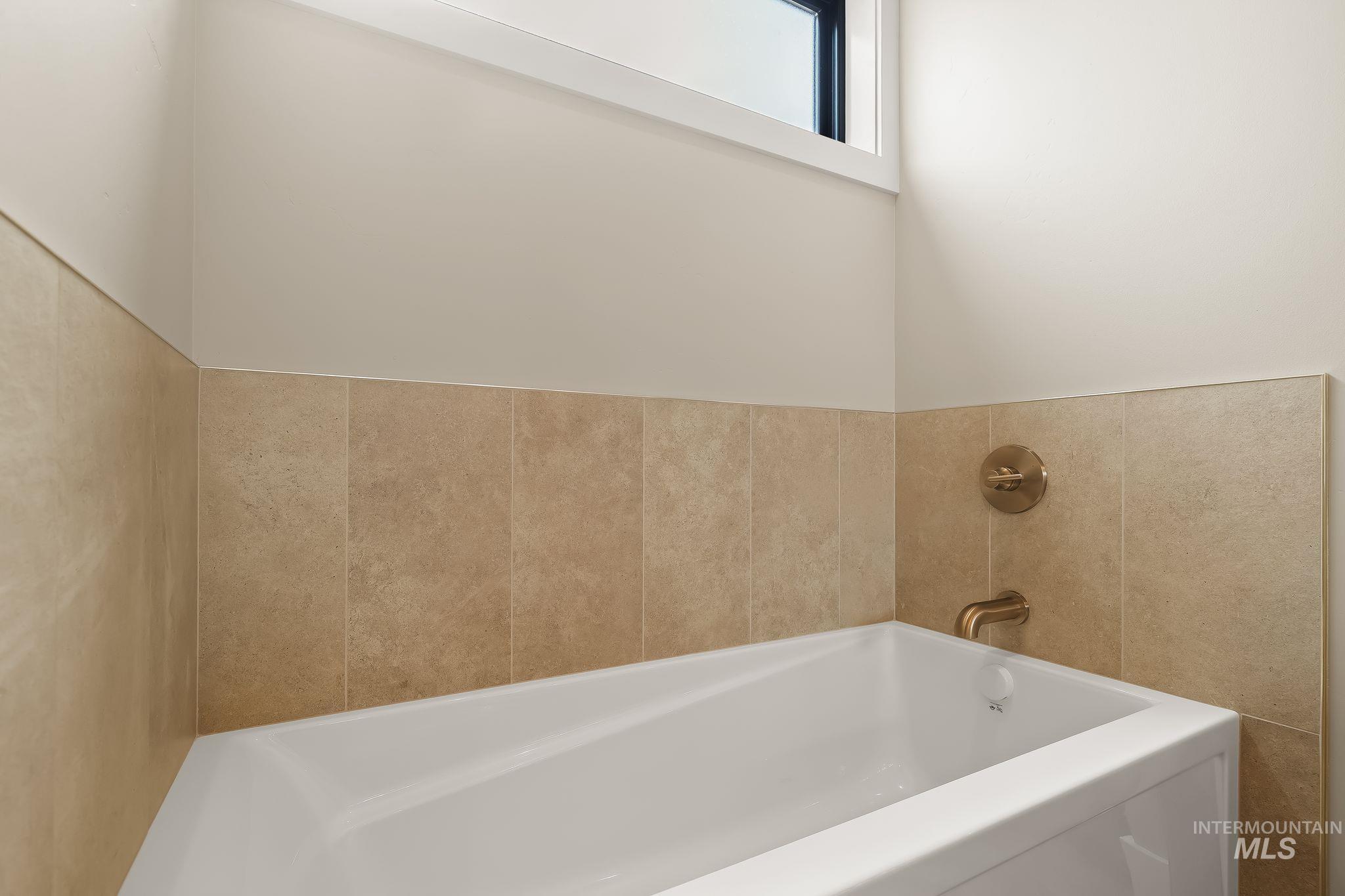 1685 Bennett Hill Drive, Clarkston, Washington 99403, 2 Bedrooms, 2 Bathrooms, Residential For Sale, Price $475,000,MLS 98997157