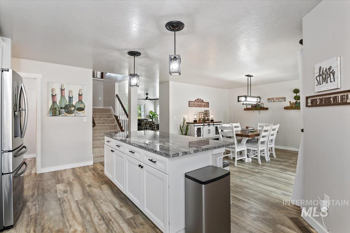 2563 N Honeysuckle Way, Kuna, Idaho 83634, 5 Bedrooms, 2.5 Bathrooms, Residential For Sale, Price $610,000,MLS 98997159