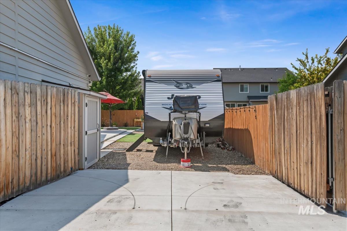 2563 N Honeysuckle Way, Kuna, Idaho 83634, 5 Bedrooms, 2.5 Bathrooms, Residential For Sale, Price $610,000,MLS 98997159