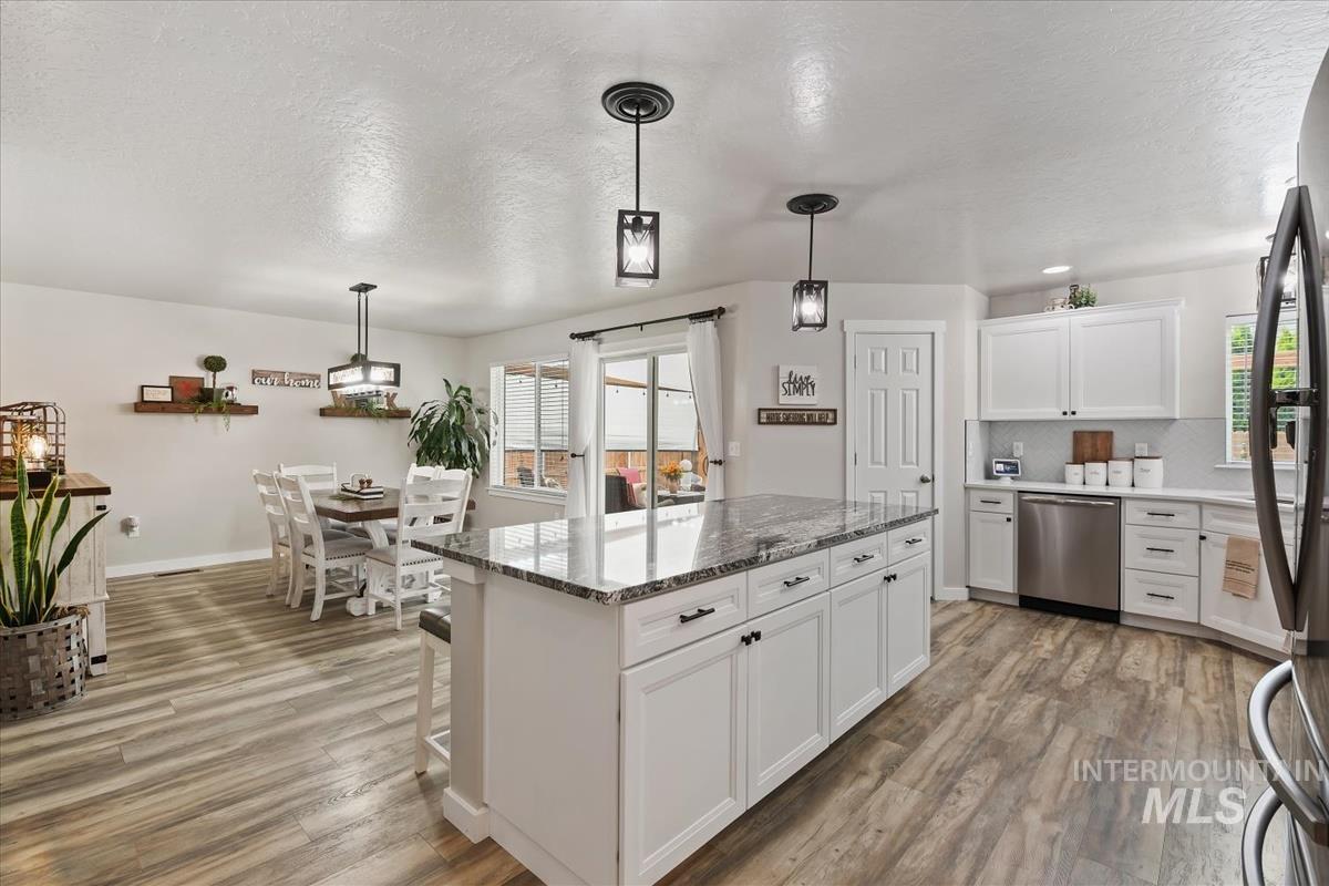 2563 N Honeysuckle Way, Kuna, Idaho 83634, 5 Bedrooms, 2.5 Bathrooms, Residential For Sale, Price $610,000,MLS 98997159