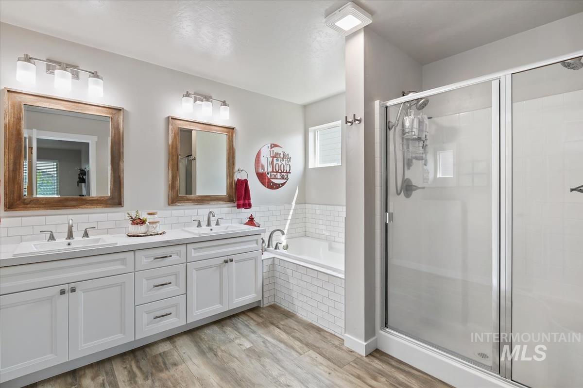 2563 N Honeysuckle Way, Kuna, Idaho 83634, 5 Bedrooms, 2.5 Bathrooms, Residential For Sale, Price $610,000,MLS 98997159
