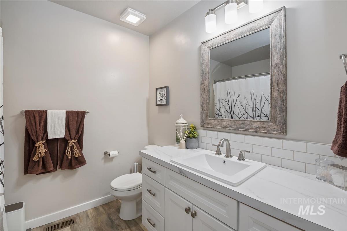 2563 N Honeysuckle Way, Kuna, Idaho 83634, 5 Bedrooms, 2.5 Bathrooms, Residential For Sale, Price $610,000,MLS 98997159