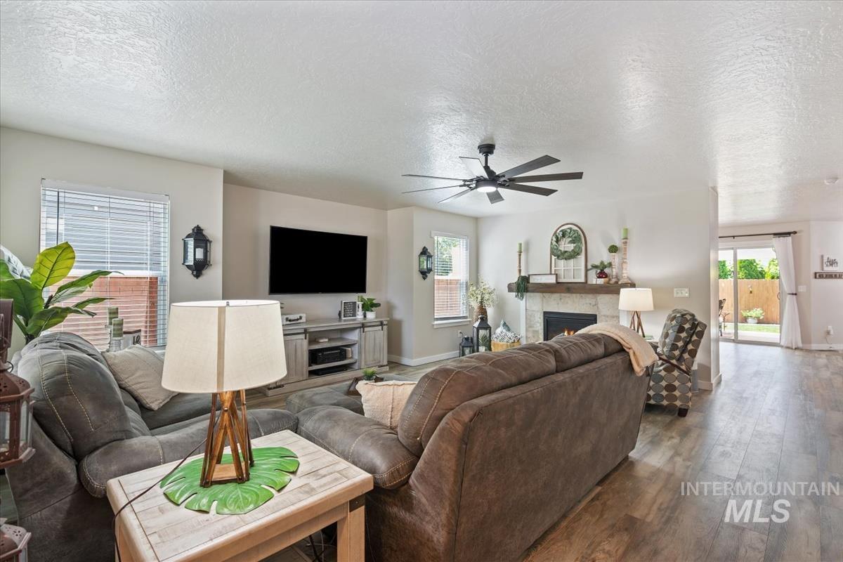 2563 N Honeysuckle Way, Kuna, Idaho 83634, 5 Bedrooms, 2.5 Bathrooms, Residential For Sale, Price $610,000,MLS 98997159