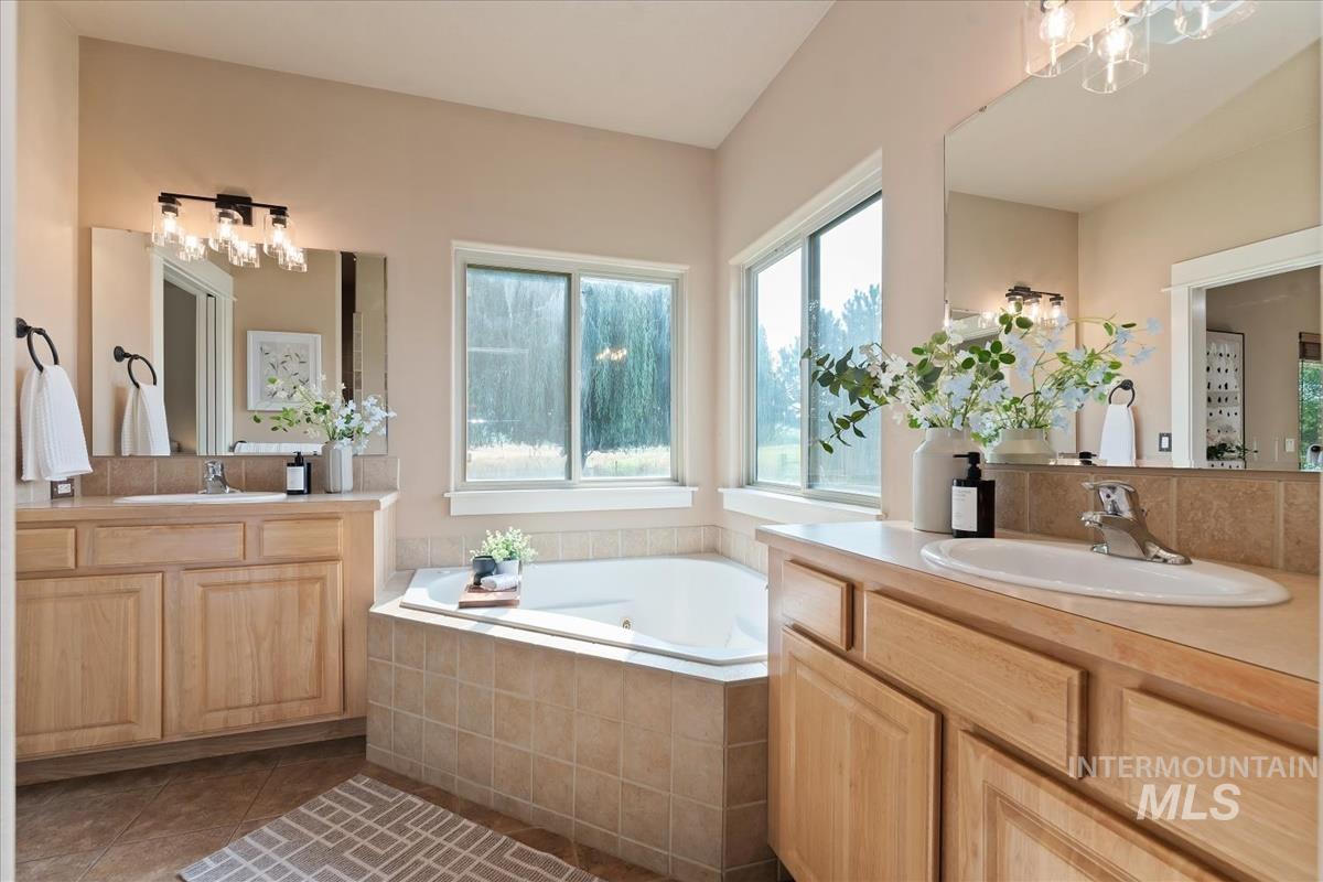 6750 Gold Buckle Way, Marsing, Idaho 83639, 4 Bedrooms, 2 Bathrooms, Residential For Sale, Price $1,575,000,MLS 98997160