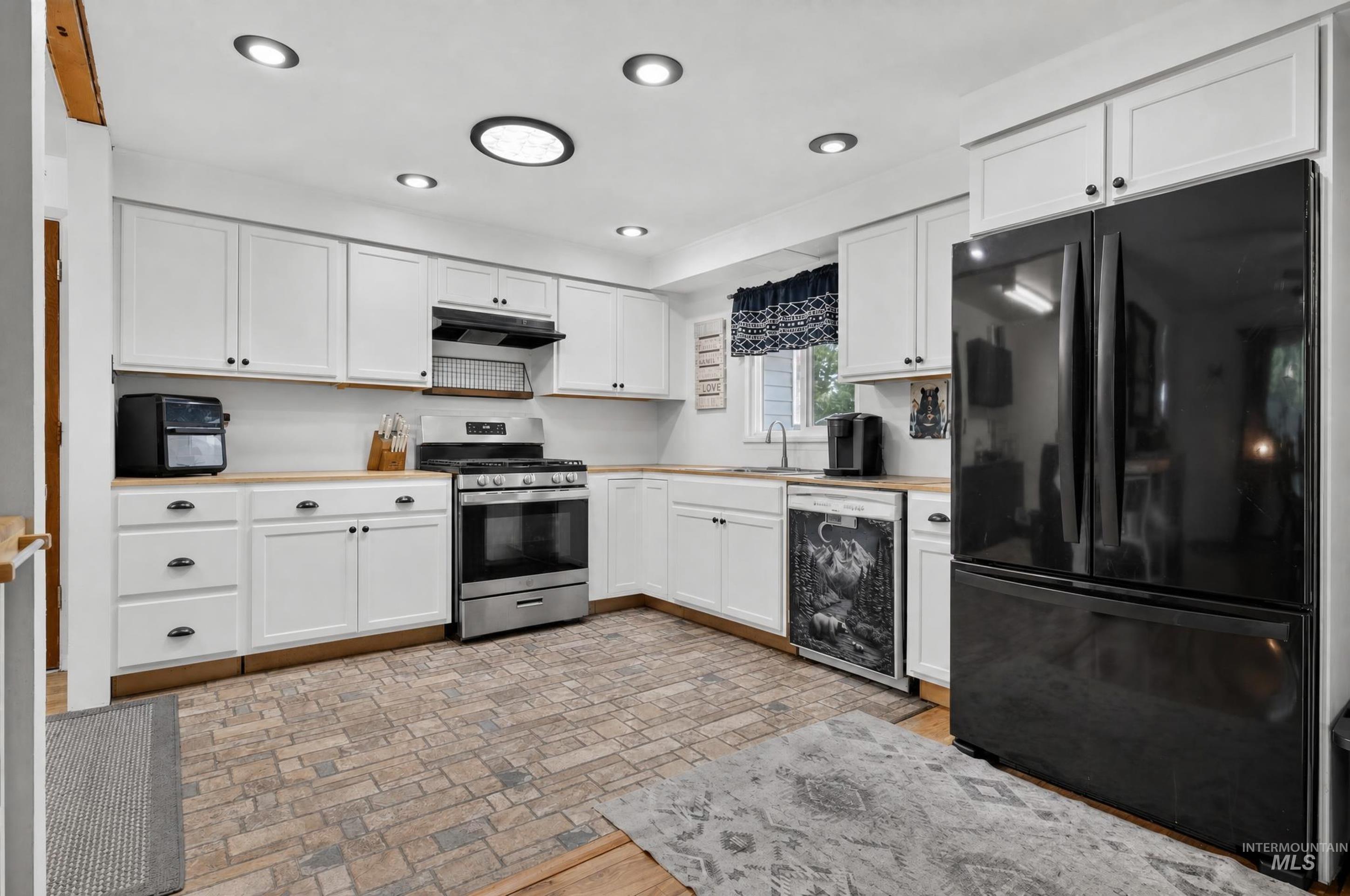 3210 Wisconsin Ave, Caldwell, Idaho 83605, 3 Bedrooms, 2 Bathrooms, Residential For Sale, Price $419,900,MLS 98997161