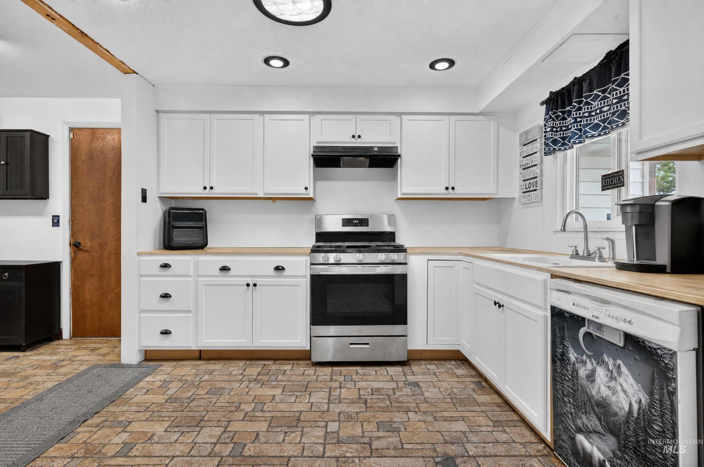 3210 Wisconsin Ave, Caldwell, Idaho 83605, 3 Bedrooms, 2 Bathrooms, Residential For Sale, Price $419,900,MLS 98997161