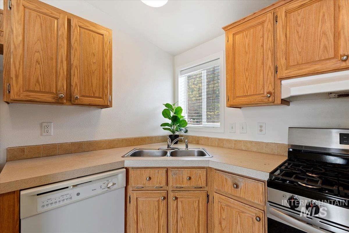 700 E Fairview, Meridian, Idaho 83642, 2 Bedrooms, 2 Bathrooms, Residential For Sale, Price $99,900,MLS 98997162