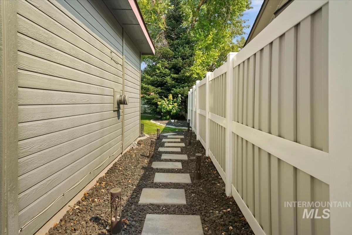2882 S Groom Way, Meridian, Idaho 83642, 4 Bedrooms, 2.5 Bathrooms, Residential For Sale, Price $580,000,MLS 98997164