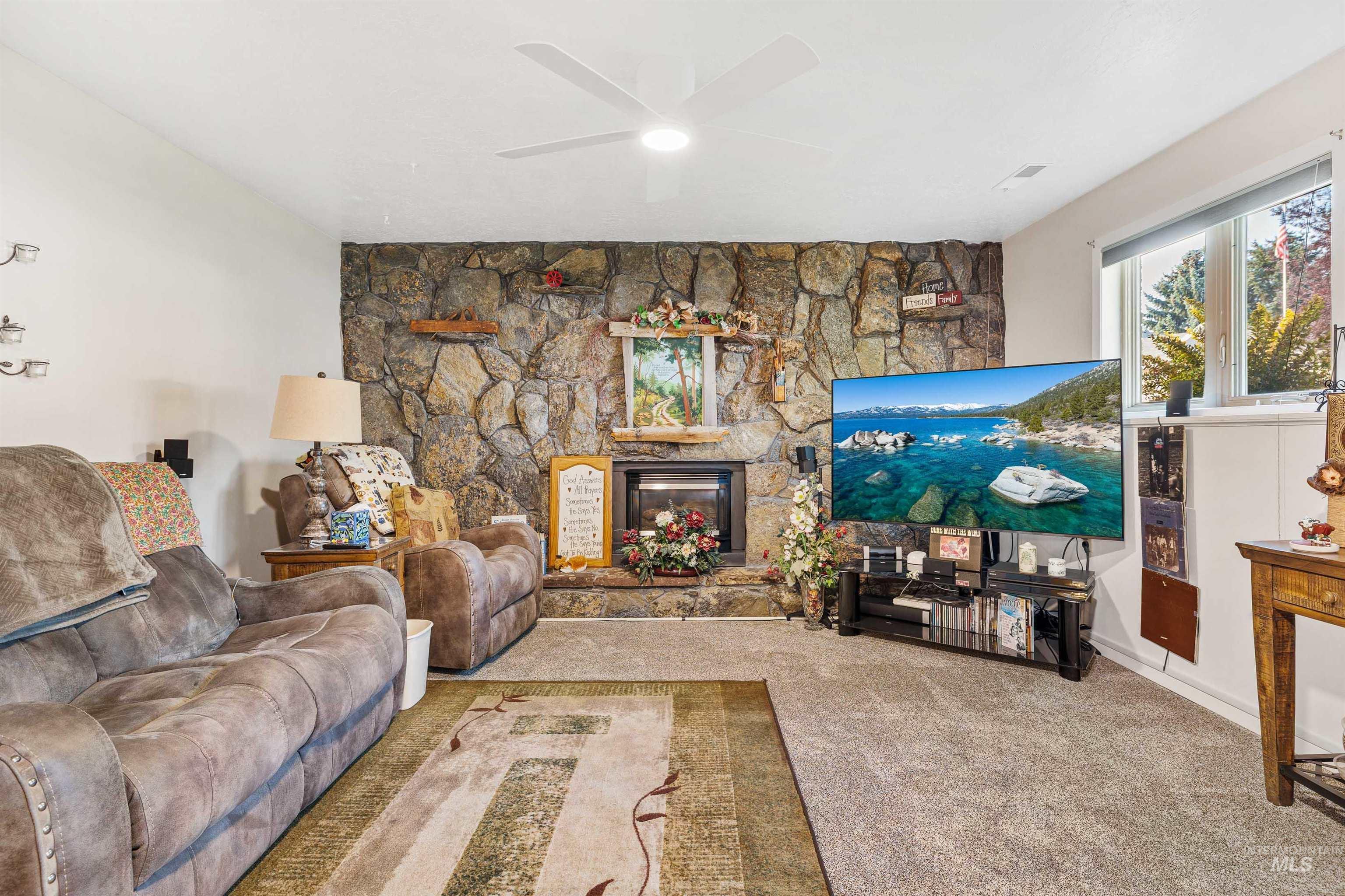 2271 Sherwood Dr., Twin Falls, Idaho 83301, 3 Bedrooms, 3 Bathrooms, Residential For Sale, Price $429,900,MLS 98997166