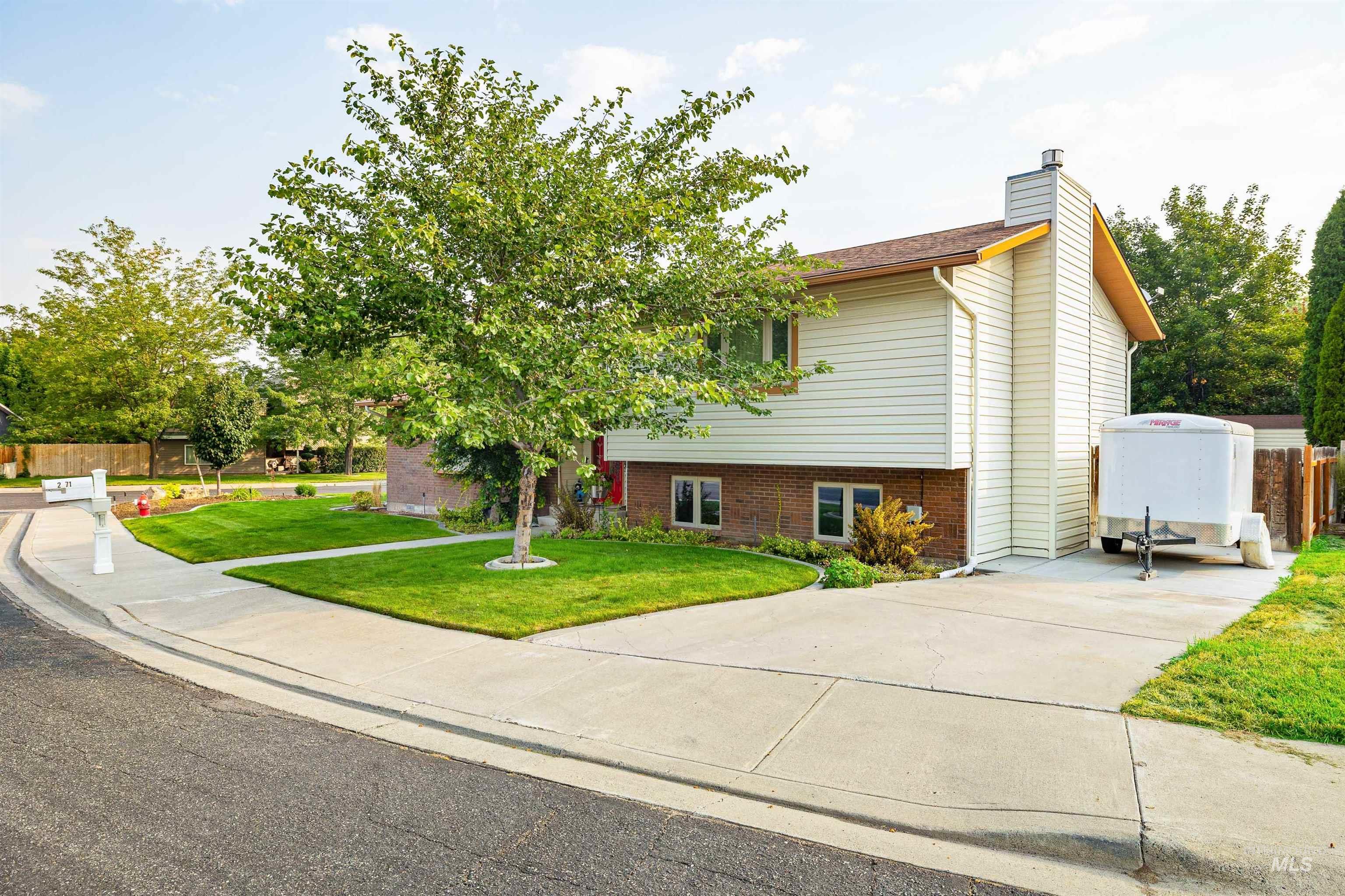 2271 Sherwood Dr., Twin Falls, Idaho 83301, 3 Bedrooms, 3 Bathrooms, Residential For Sale, Price $429,900,MLS 98997166