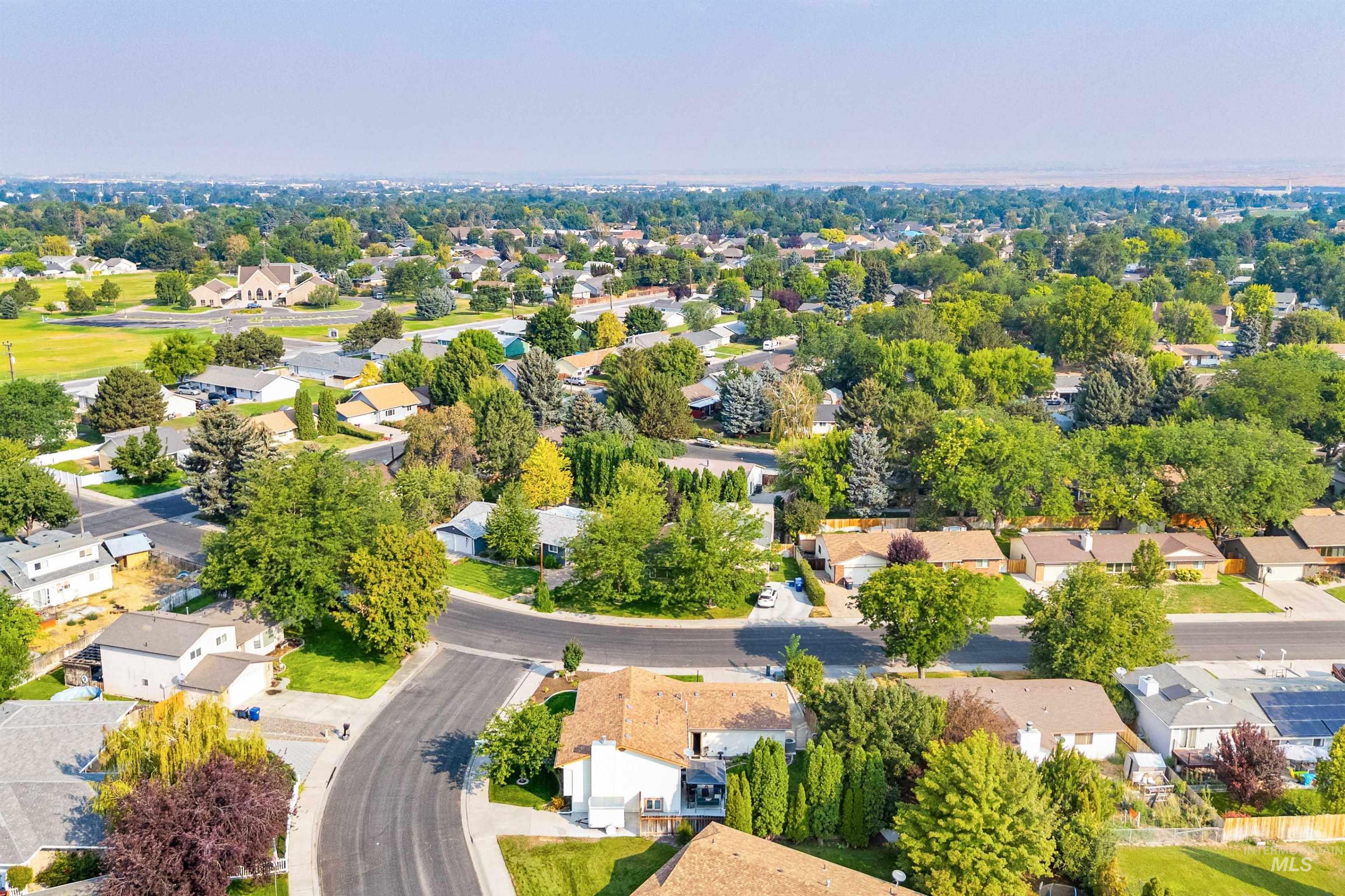 2271 Sherwood Dr., Twin Falls, Idaho 83301, 3 Bedrooms, 3 Bathrooms, Residential For Sale, Price $429,900,MLS 98997166