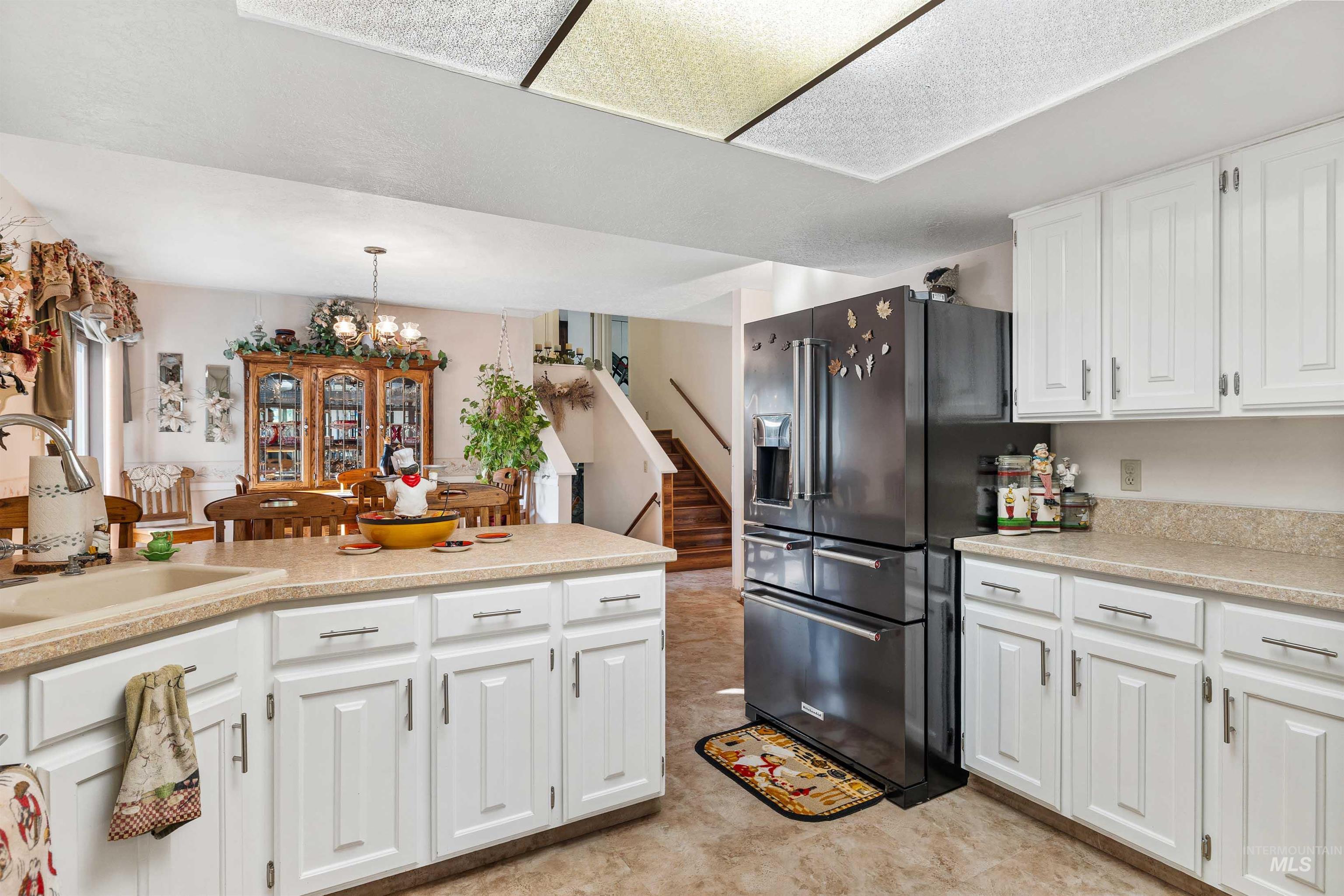 2271 Sherwood Dr., Twin Falls, Idaho 83301, 3 Bedrooms, 3 Bathrooms, Residential For Sale, Price $429,900,MLS 98997166