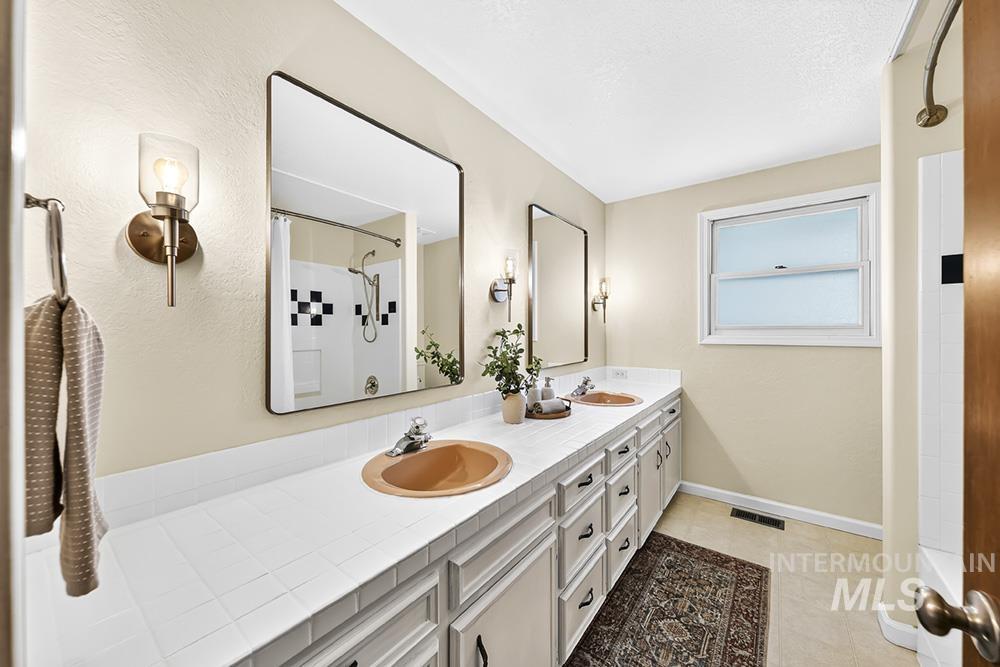 10837 W Sandpiper St, Boise, Idaho 83709, 4 Bedrooms, 3 Bathrooms, Residential For Sale, Price $699,900,MLS 98997167