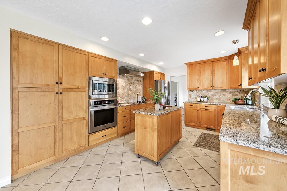 10837 W Sandpiper St, Boise, Idaho 83709, 4 Bedrooms, 3 Bathrooms, Residential For Sale, Price $699,900,MLS 98997167
