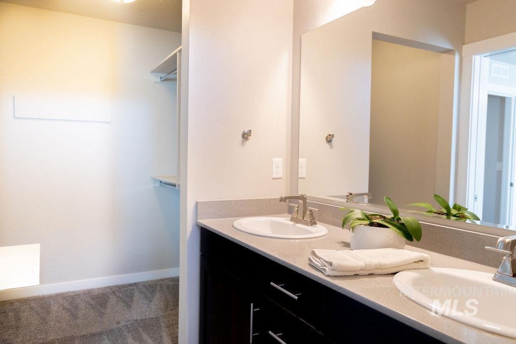 2046 S Hills Ave, Meridian, Idaho 83642, 2 Bedrooms, 2 Bathrooms, Residential For Sale, Price $424,900,MLS 98997175