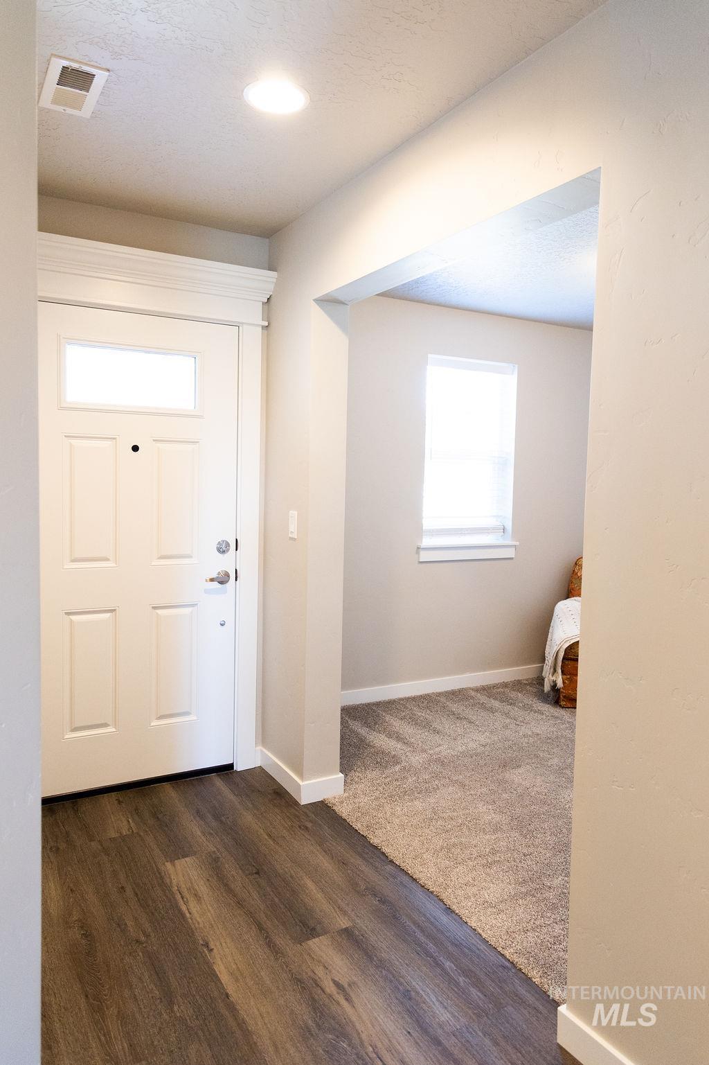 2046 S Hills Ave, Meridian, Idaho 83642, 2 Bedrooms, 2 Bathrooms, Residential For Sale, Price $424,900,MLS 98997175