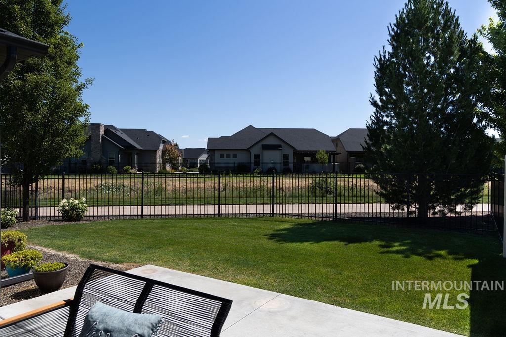 2046 S Hills Ave, Meridian, Idaho 83642, 2 Bedrooms, 2 Bathrooms, Residential For Sale, Price $424,900,MLS 98997175