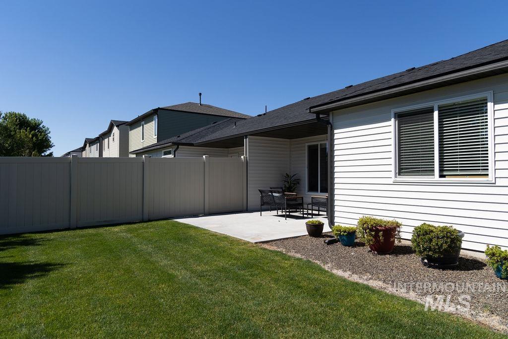 2046 S Hills Ave, Meridian, Idaho 83642, 2 Bedrooms, 2 Bathrooms, Residential For Sale, Price $424,900,MLS 98997175