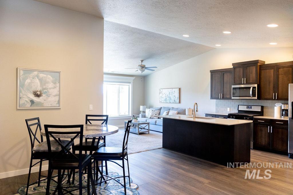 2046 S Hills Ave, Meridian, Idaho 83642, 2 Bedrooms, 2 Bathrooms, Residential For Sale, Price $424,900,MLS 98997175