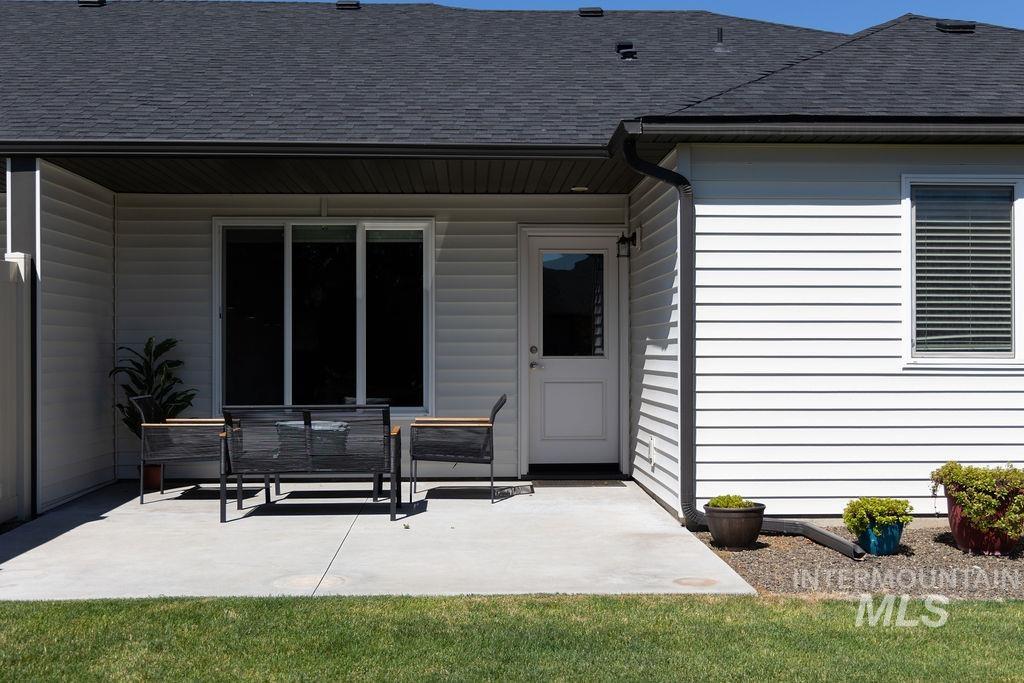 2046 S Hills Ave, Meridian, Idaho 83642, 2 Bedrooms, 2 Bathrooms, Residential For Sale, Price $424,900,MLS 98997175