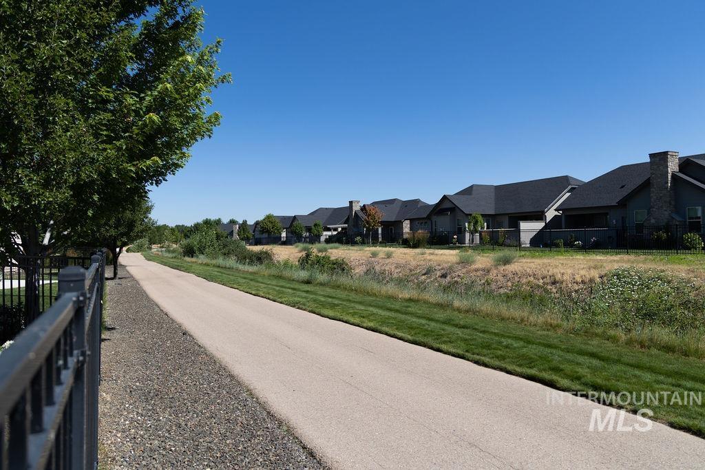2046 S Hills Ave, Meridian, Idaho 83642, 2 Bedrooms, 2 Bathrooms, Residential For Sale, Price $424,900,MLS 98997175