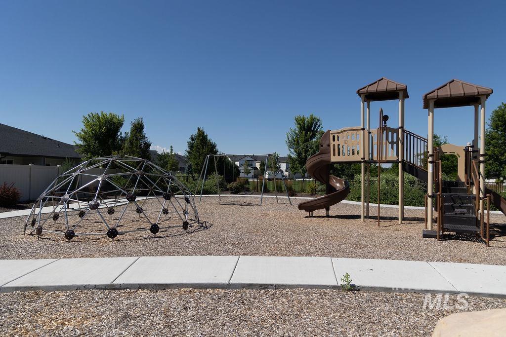 2046 S Hills Ave, Meridian, Idaho 83642, 2 Bedrooms, 2 Bathrooms, Residential For Sale, Price $424,900,MLS 98997175