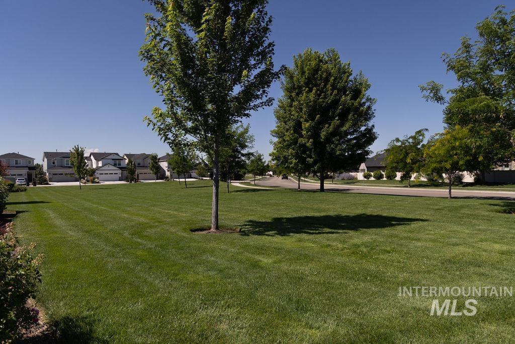2046 S Hills Ave, Meridian, Idaho 83642, 2 Bedrooms, 2 Bathrooms, Residential For Sale, Price $424,900,MLS 98997175