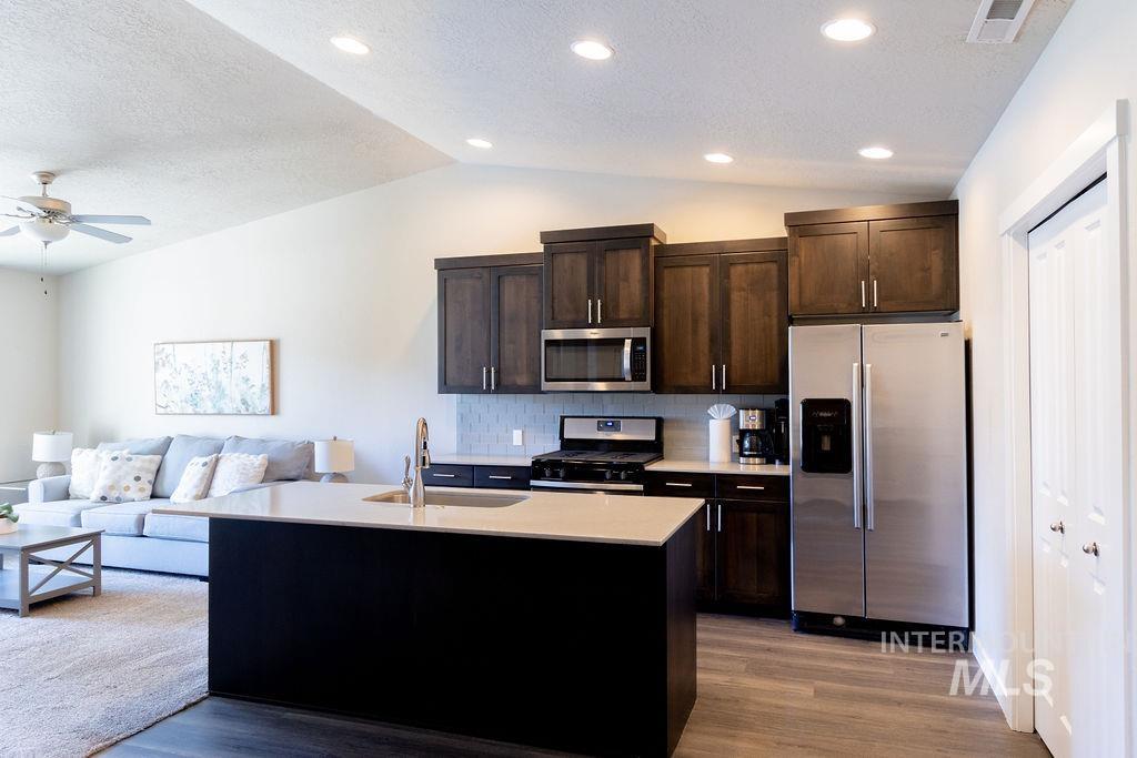 2046 S Hills Ave, Meridian, Idaho 83642, 2 Bedrooms, 2 Bathrooms, Residential For Sale, Price $424,900,MLS 98997175