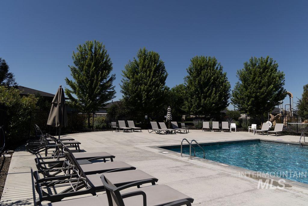 2046 S Hills Ave, Meridian, Idaho 83642, 2 Bedrooms, 2 Bathrooms, Residential For Sale, Price $424,900,MLS 98997175