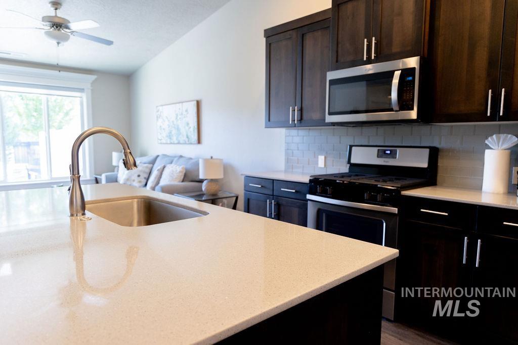 2046 S Hills Ave, Meridian, Idaho 83642, 2 Bedrooms, 2 Bathrooms, Residential For Sale, Price $424,900,MLS 98997175