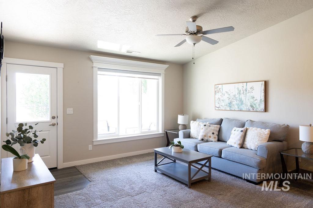 2046 S Hills Ave, Meridian, Idaho 83642, 2 Bedrooms, 2 Bathrooms, Residential For Sale, Price $424,900,MLS 98997175