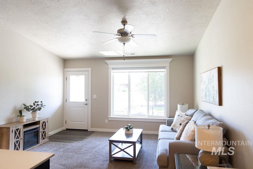 2046 S Hills Ave, Meridian, Idaho 83642, 2 Bedrooms, 2 Bathrooms, Residential For Sale, Price $424,900,MLS 98997175