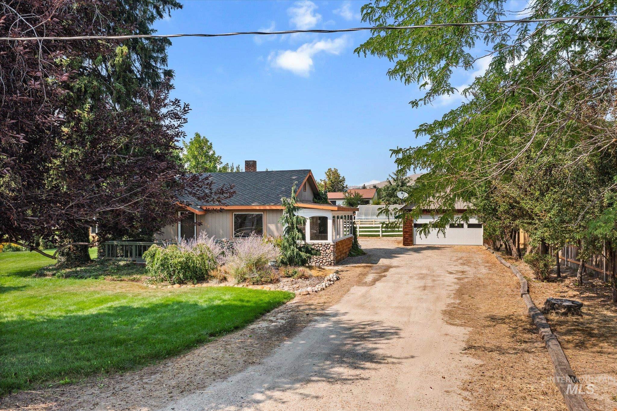 5712 W Castle Drive, Boise, Idaho 83638, 2 Bedrooms, 1 Bathroom, Residential For Sale, Price $479,000,MLS 98997176