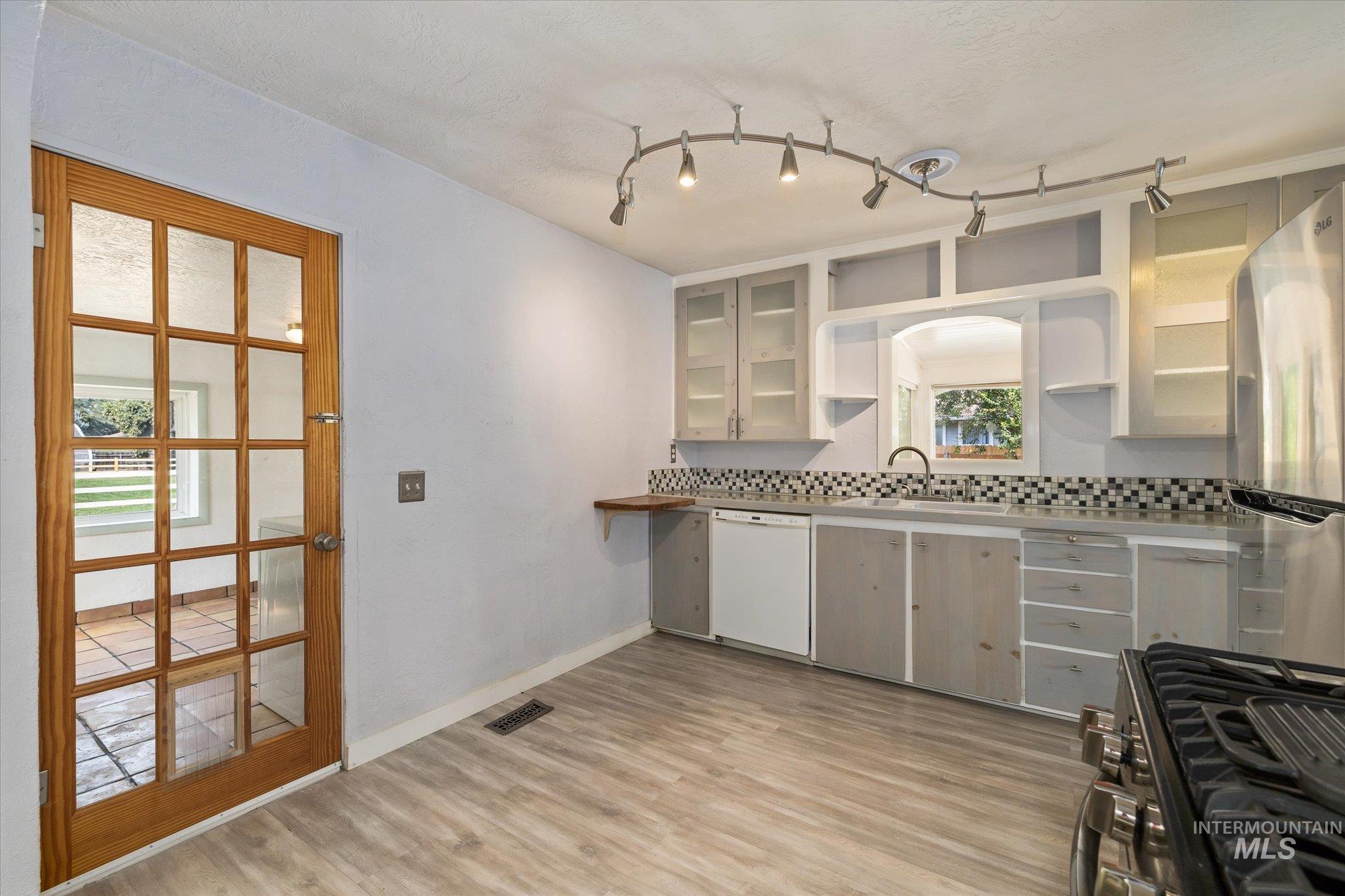 5712 W Castle Drive, Boise, Idaho 83638, 2 Bedrooms, 1 Bathroom, Residential For Sale, Price $479,000,MLS 98997176