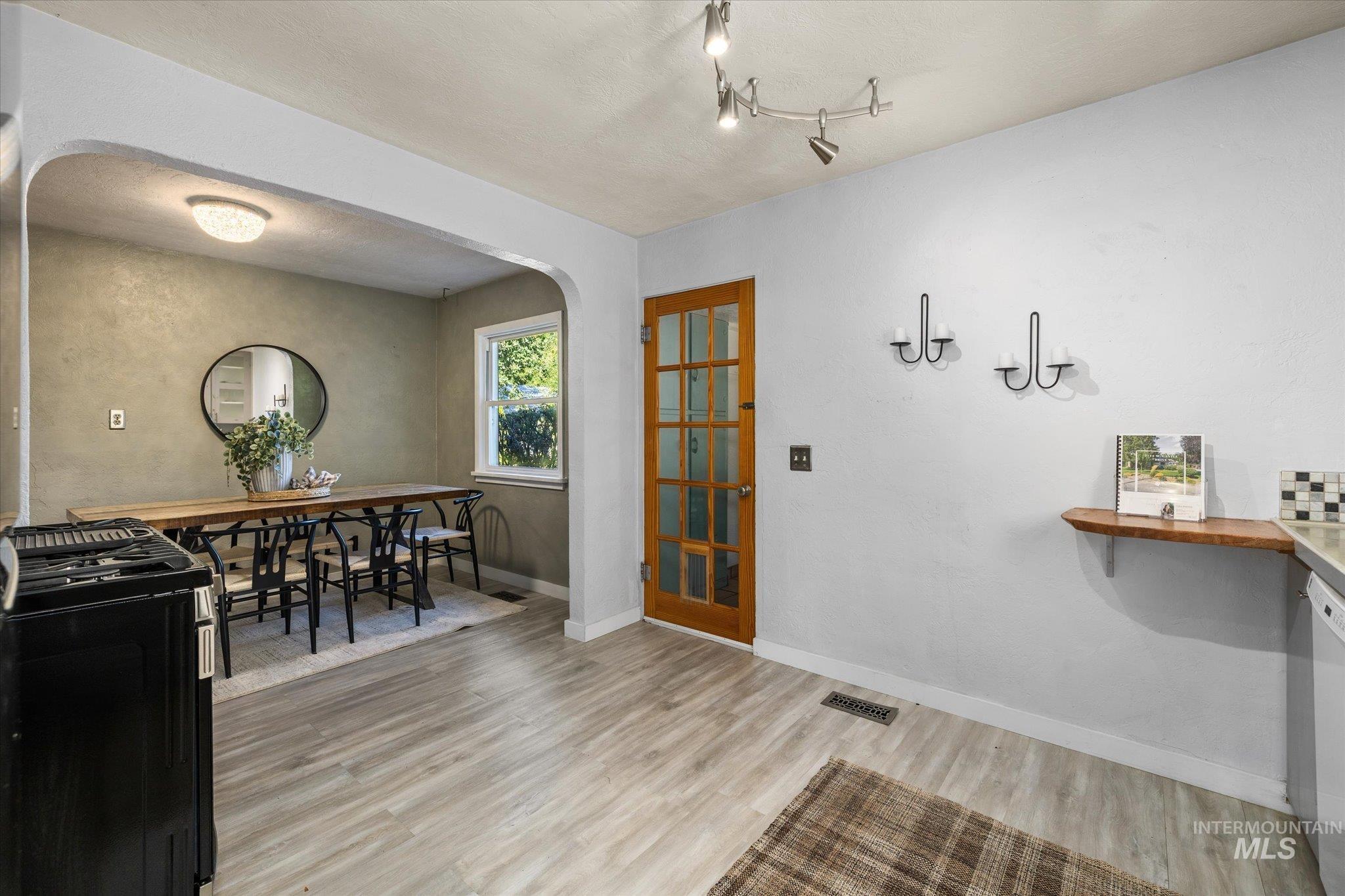 5712 W Castle Drive, Boise, Idaho 83703, 2 Bedrooms, 1 Bathroom, Residential For Sale, Price $449,000,MLS 98997176