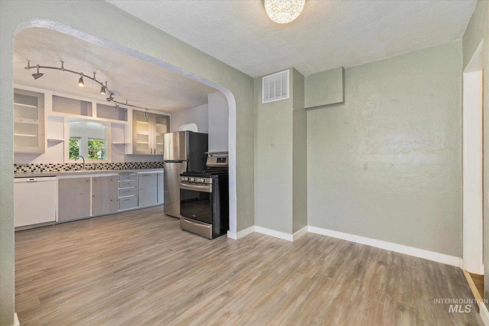 5712 W Castle Drive, Boise, Idaho 83638, 2 Bedrooms, 1 Bathroom, Residential For Sale, Price $479,000,MLS 98997176