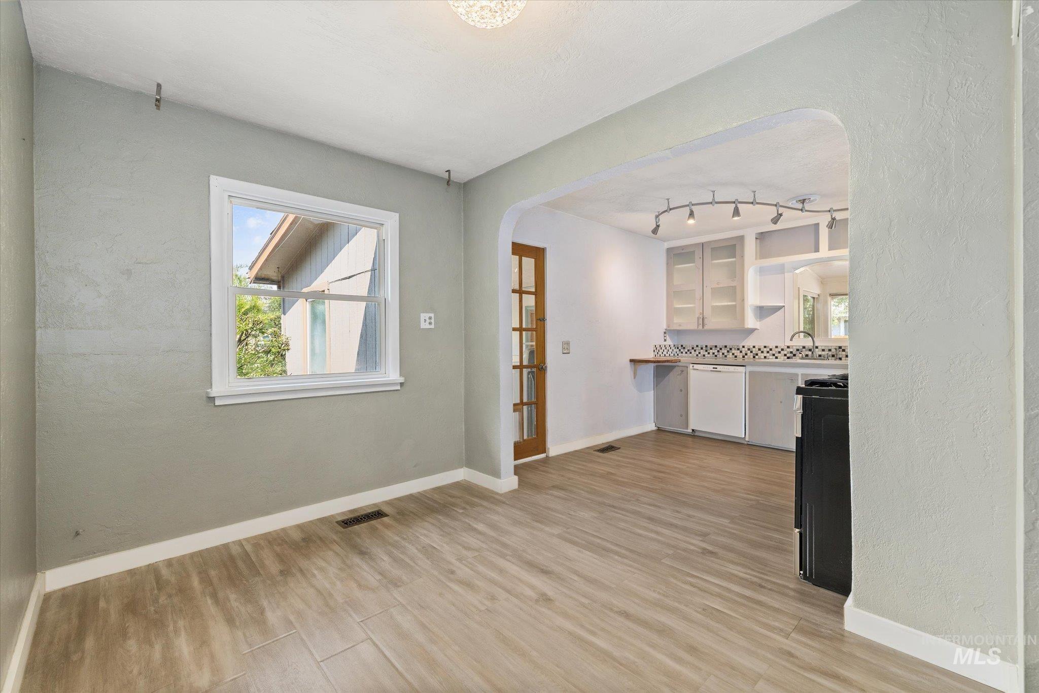 5712 W Castle Drive, Boise, Idaho 83638, 2 Bedrooms, 1 Bathroom, Residential For Sale, Price $479,000,MLS 98997176