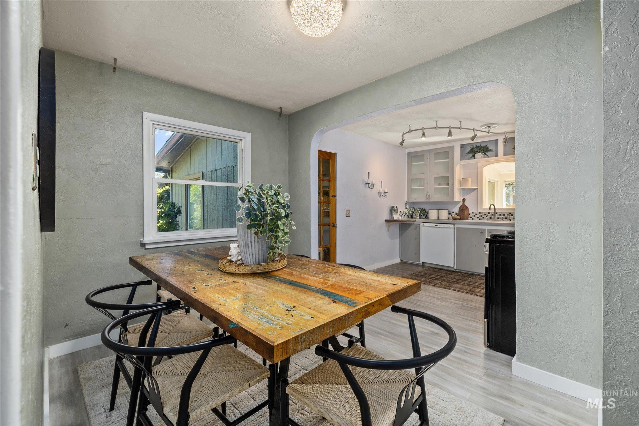 5712 W Castle Drive, Boise, Idaho 83703, 2 Bedrooms, 1 Bathroom, Residential For Sale, Price $449,000,MLS 98997176