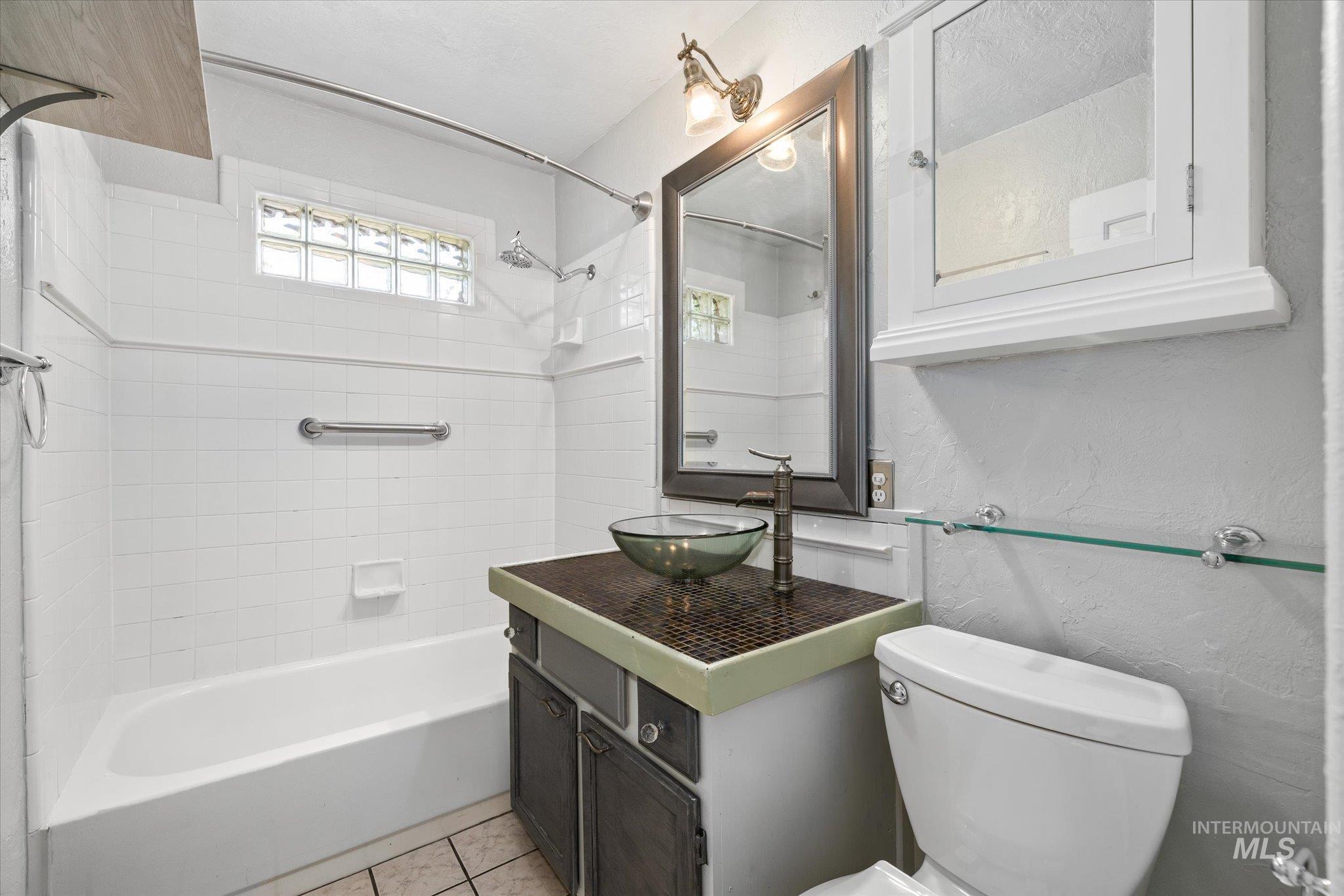 5712 W Castle Drive, Boise, Idaho 83638, 2 Bedrooms, 1 Bathroom, Residential For Sale, Price $479,000,MLS 98997176