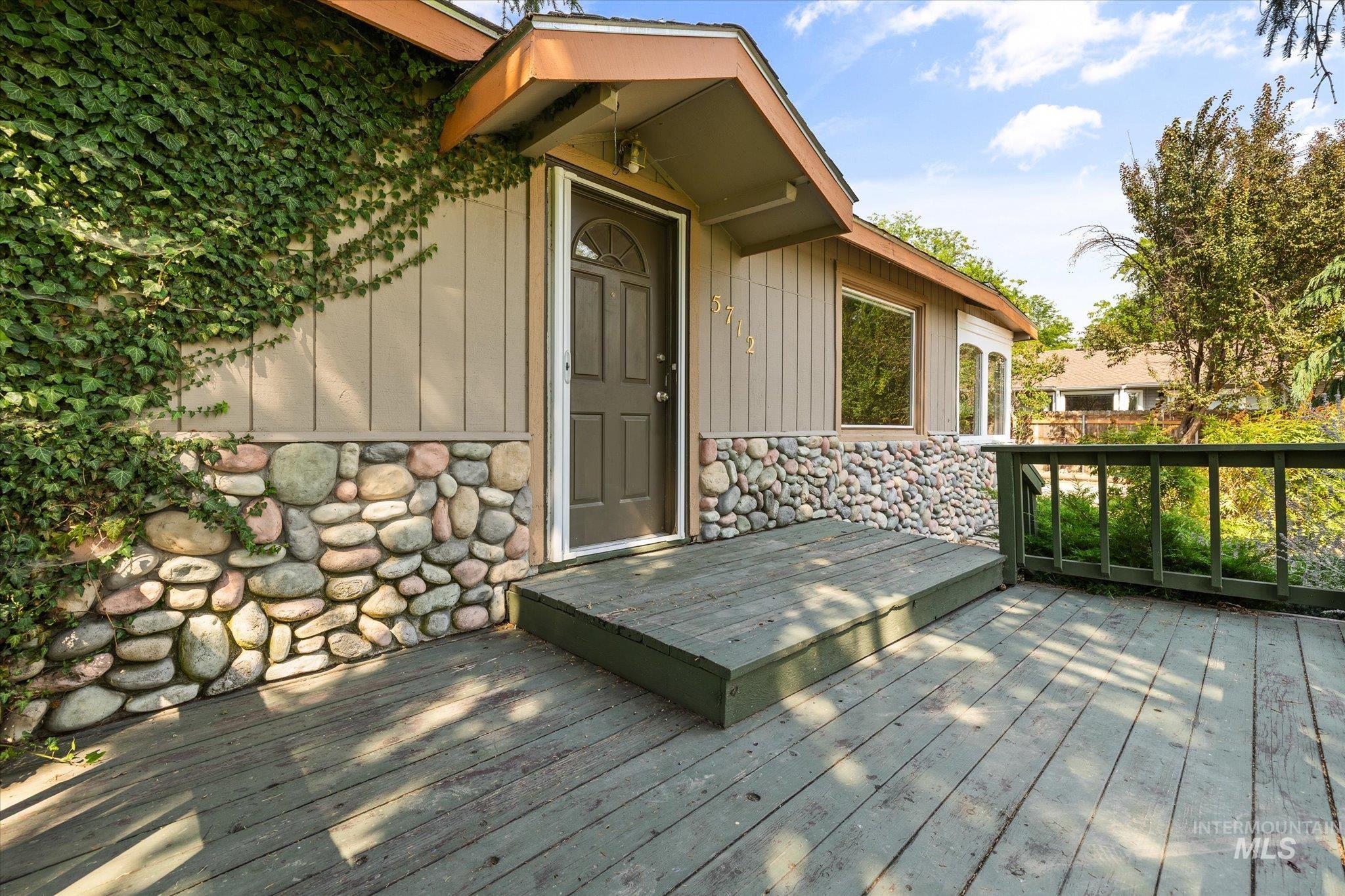 5712 W Castle Drive, Boise, Idaho 83638, 2 Bedrooms, 1 Bathroom, Residential For Sale, Price $479,000,MLS 98997176