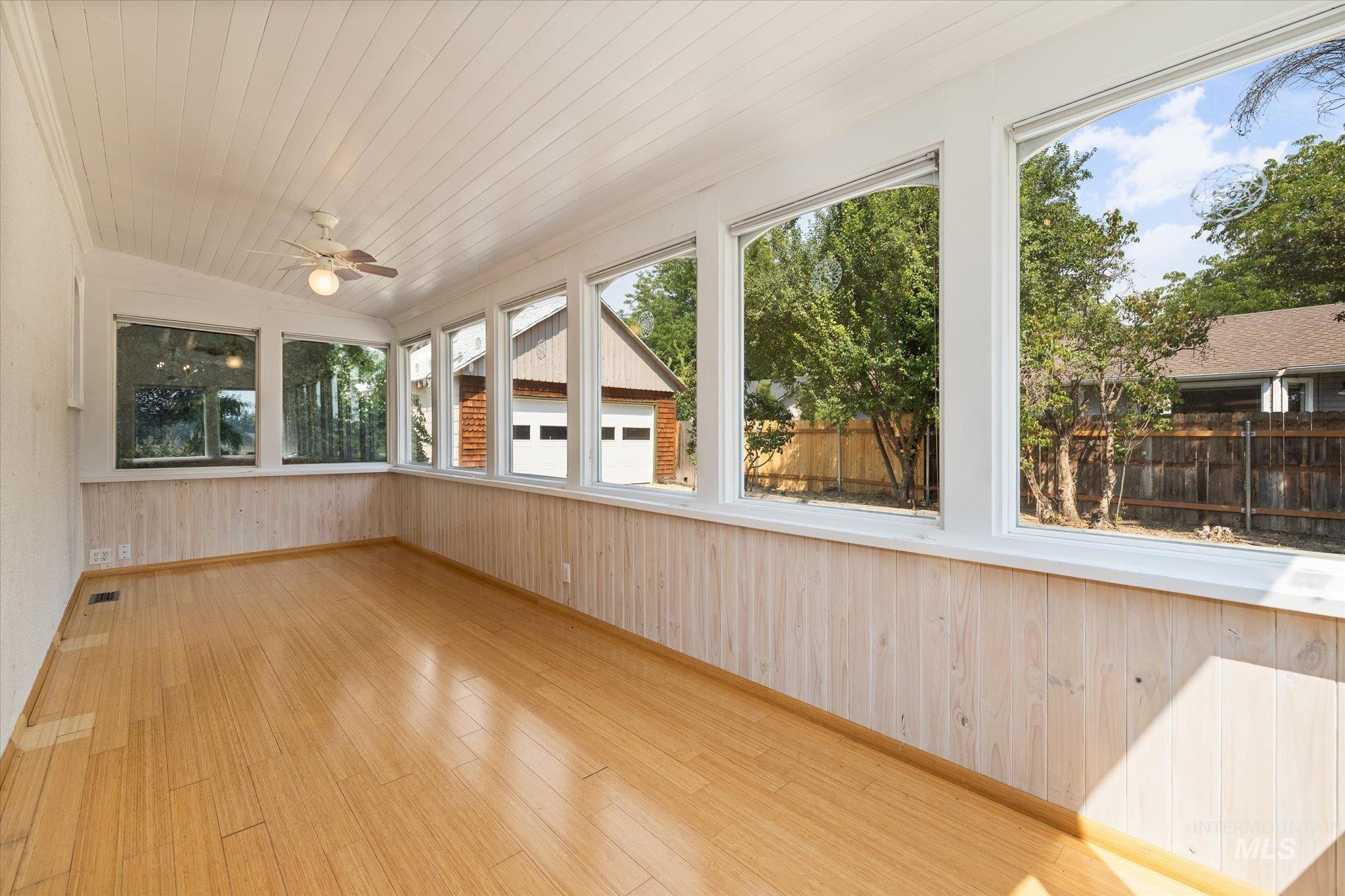 5712 W Castle Drive, Boise, Idaho 83638, 2 Bedrooms, 1 Bathroom, Residential For Sale, Price $479,000,MLS 98997176