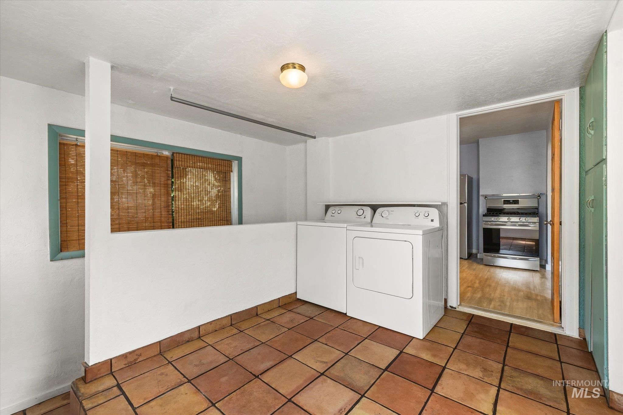 5712 W Castle Drive, Boise, Idaho 83638, 2 Bedrooms, 1 Bathroom, Residential For Sale, Price $479,000,MLS 98997176