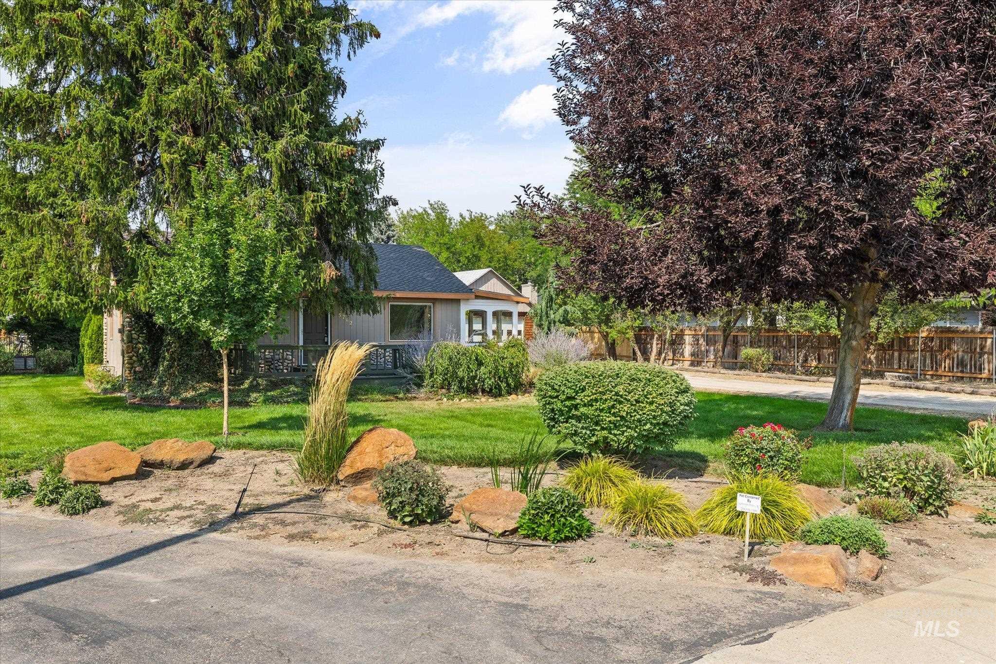 5712 W Castle Drive, Boise, Idaho 83638, 2 Bedrooms, 1 Bathroom, Residential For Sale, Price $479,000,MLS 98997176