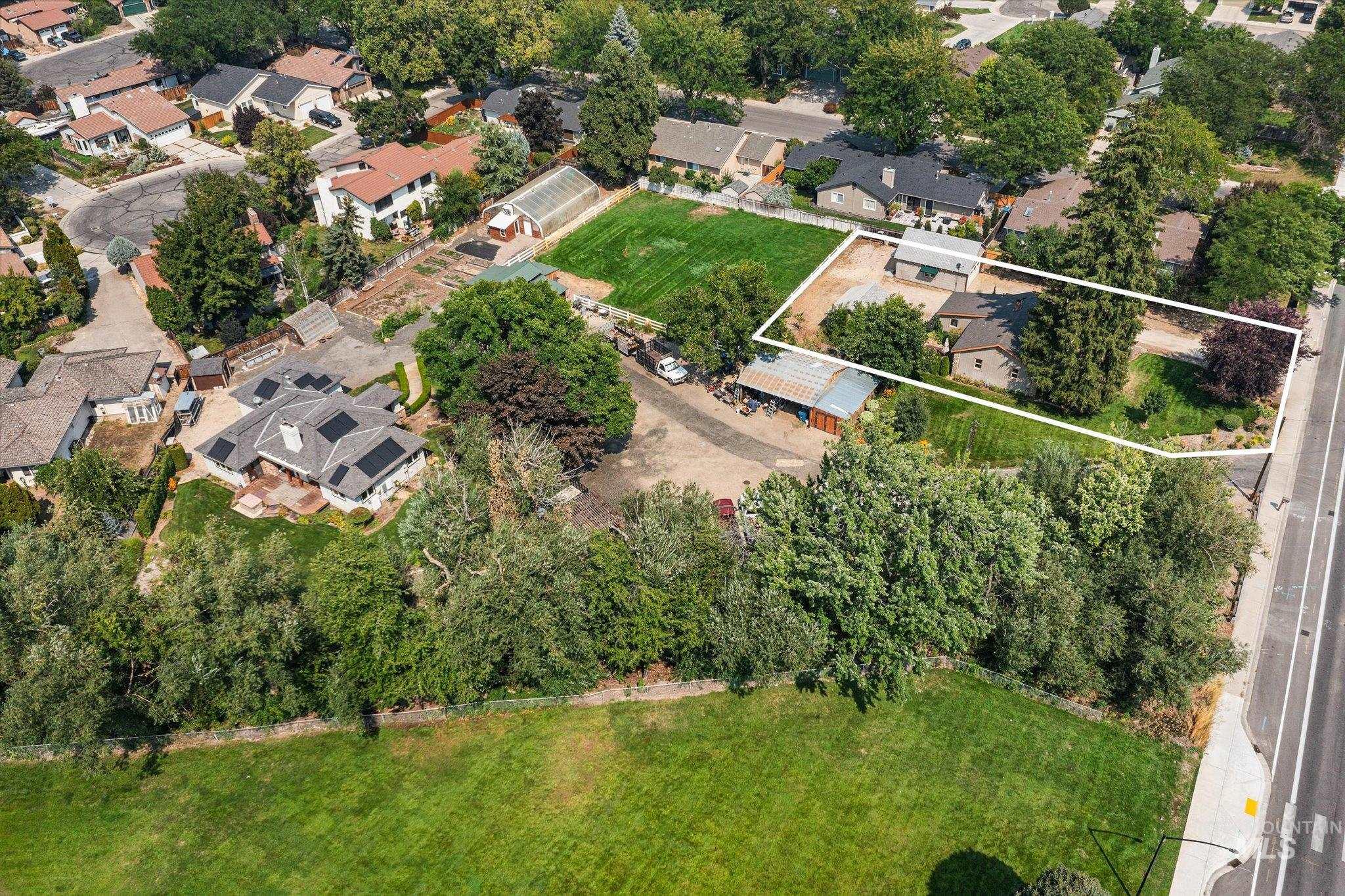5712 W Castle Drive, Boise, Idaho 83638, 2 Bedrooms, 1 Bathroom, Residential For Sale, Price $479,000,MLS 98997176